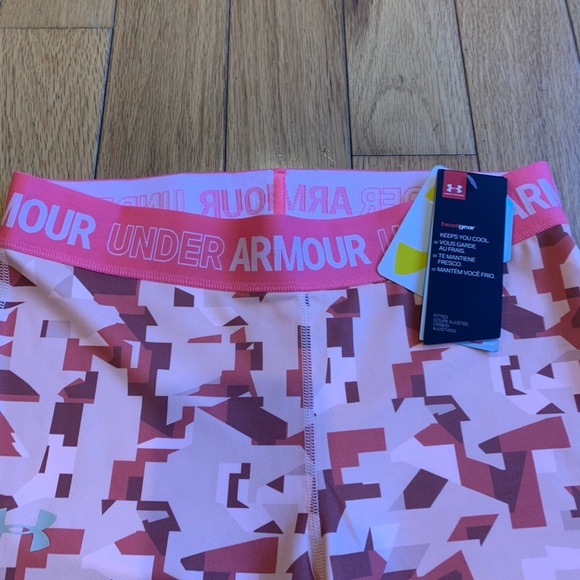 Under Armour girls cropped stretchy pants . New - Picture 2 of 8